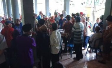 Pembagian Kartu Tani di Kecamatan Balong